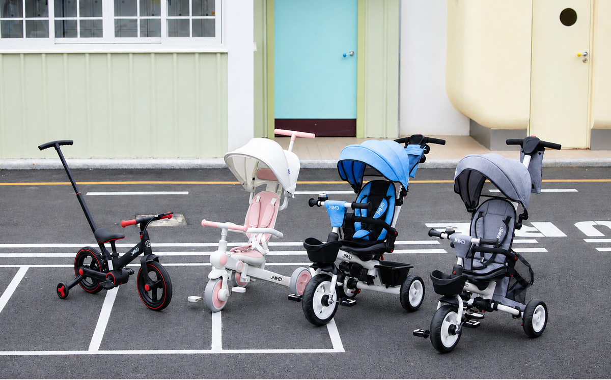 Family comparing JMMD toddler rides